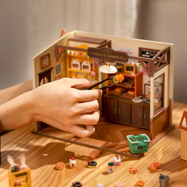 Rolife Becka's Baking House DIY Miniature House