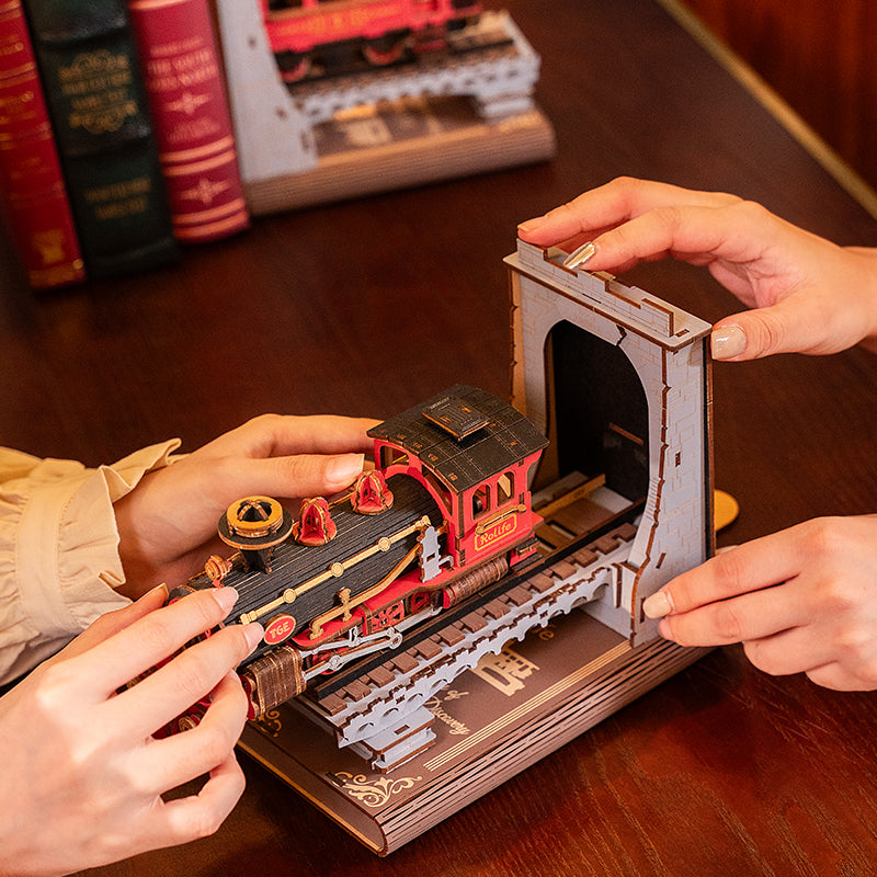 Rolife Century Train DIY Book End