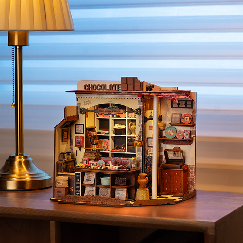 Rolife Henry's Chocolate DIY Miniature House