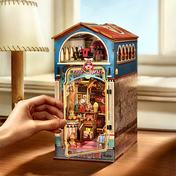 Rolife Treasure Toy Shop DIY Book Nook