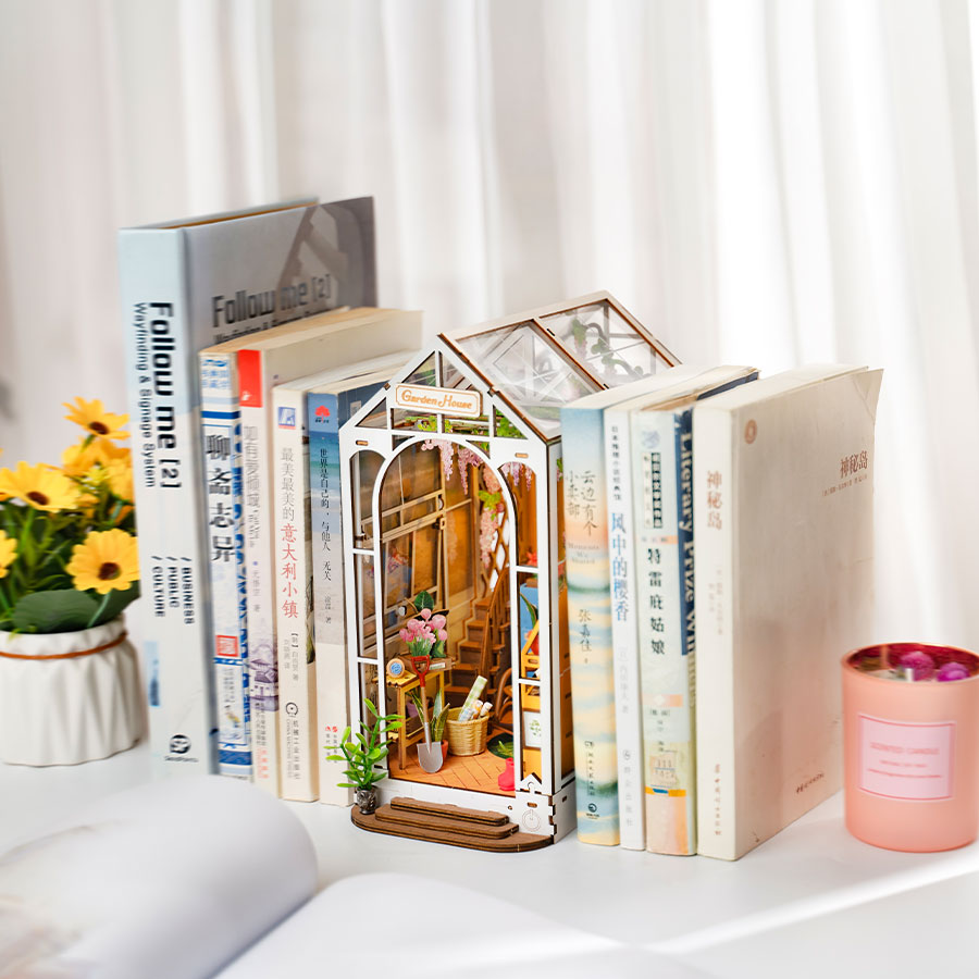 Garden House DIY Book Nook